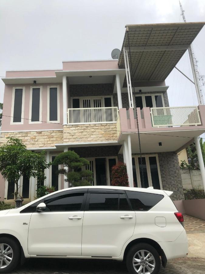 Villa Kusuma Hill A8 Бату Экстерьер фото