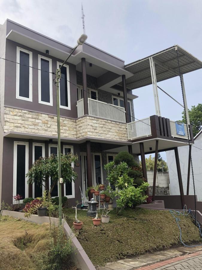 Villa Kusuma Hill A8 Бату Экстерьер фото