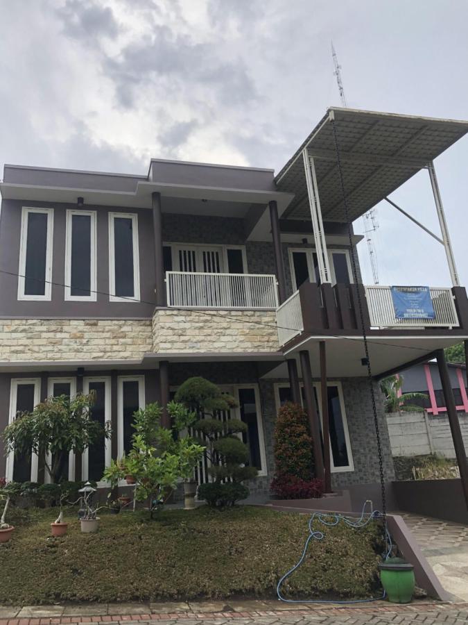 Villa Kusuma Hill A8 Бату Экстерьер фото