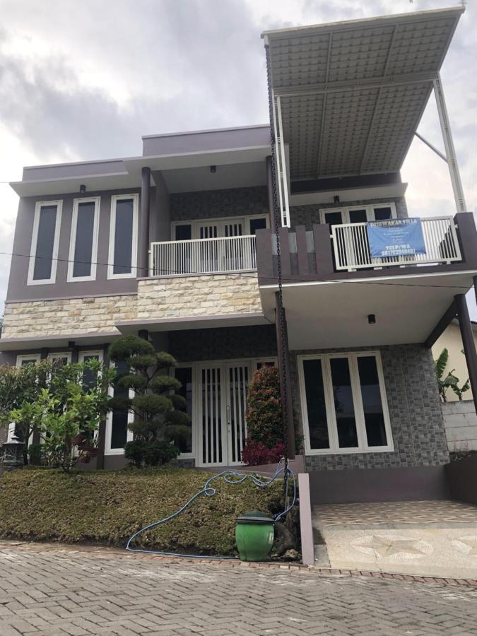 Villa Kusuma Hill A8 Бату Экстерьер фото