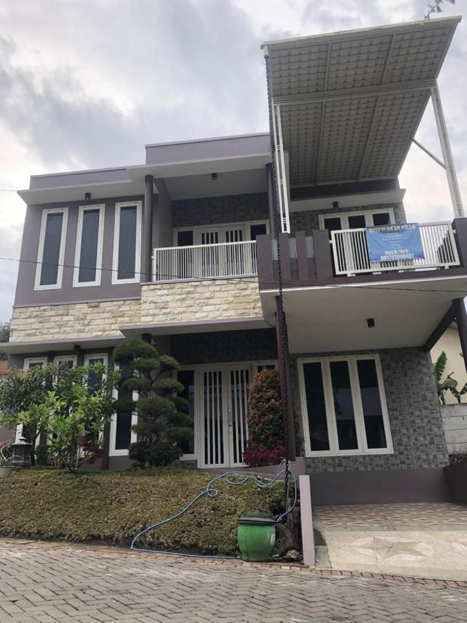 Villa Kusuma Hill A8 Бату Экстерьер фото