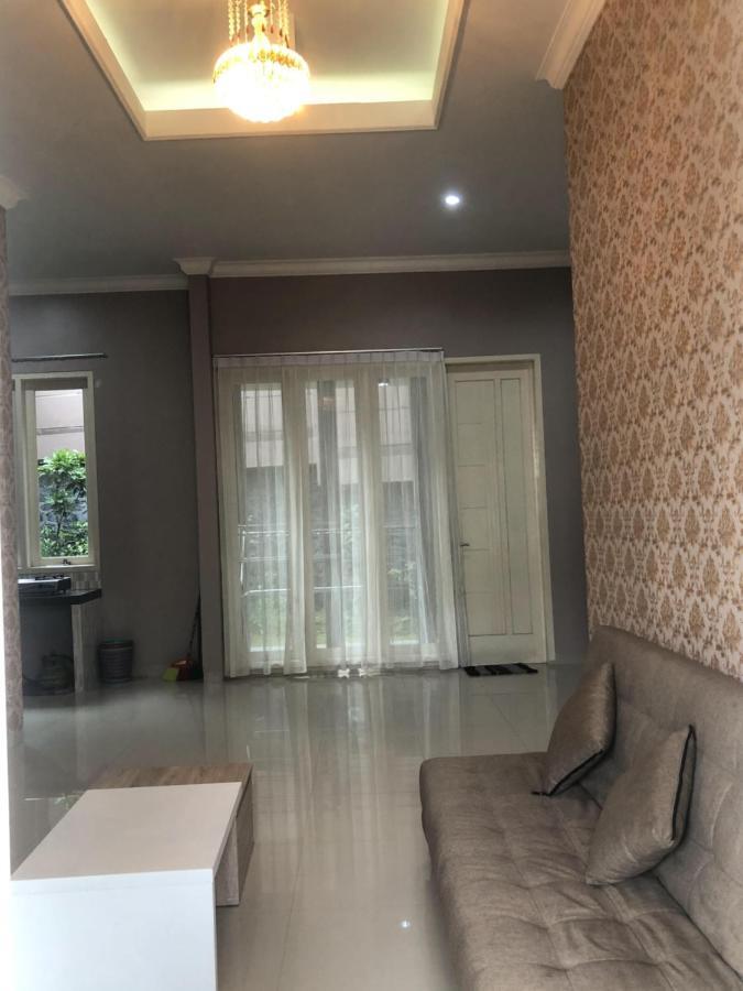Villa Kusuma Hill A8 Бату Экстерьер фото