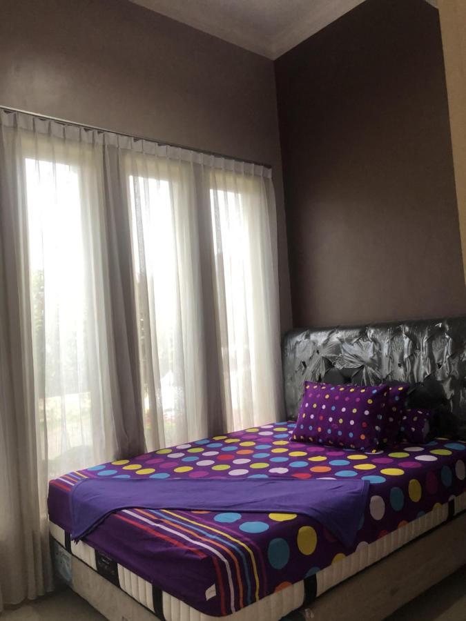 Villa Kusuma Hill A8 Бату Экстерьер фото