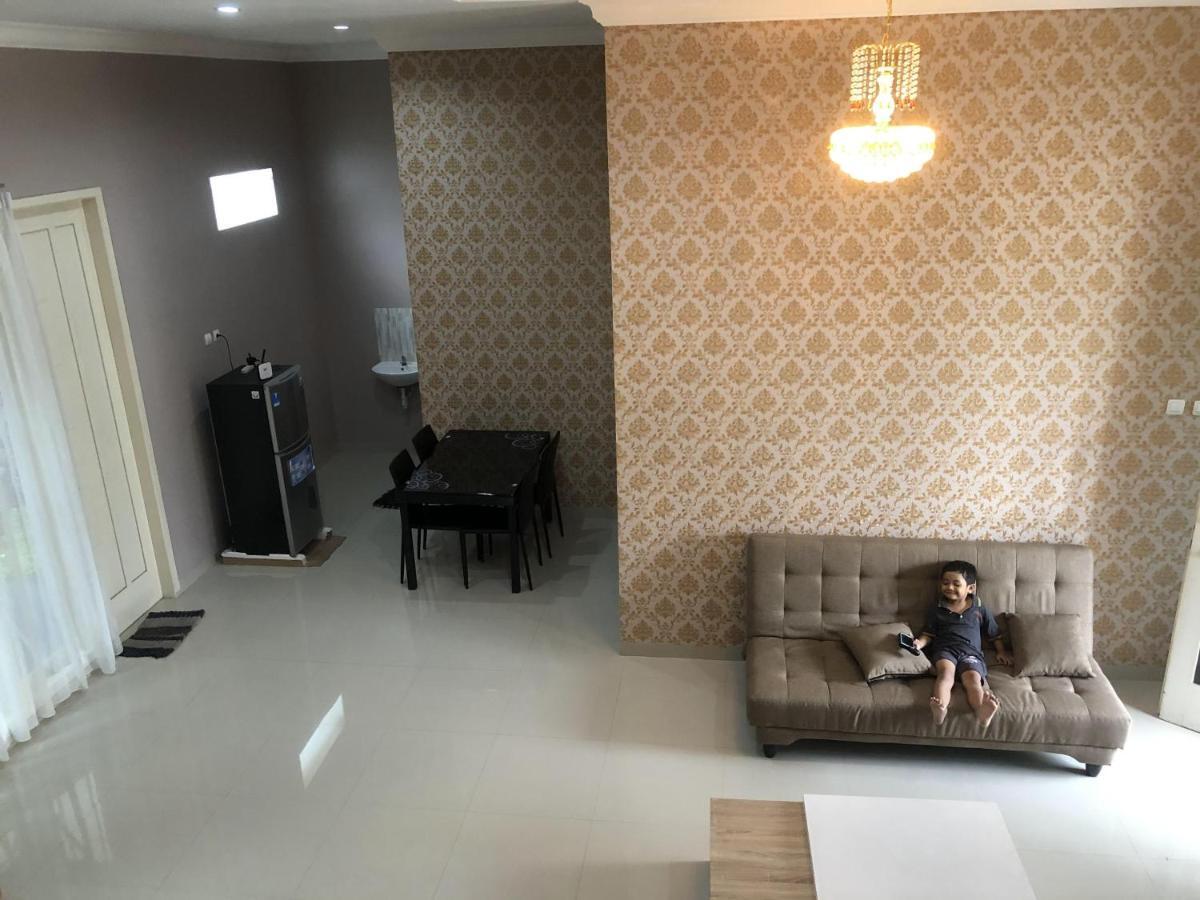 Villa Kusuma Hill A8 Бату Экстерьер фото