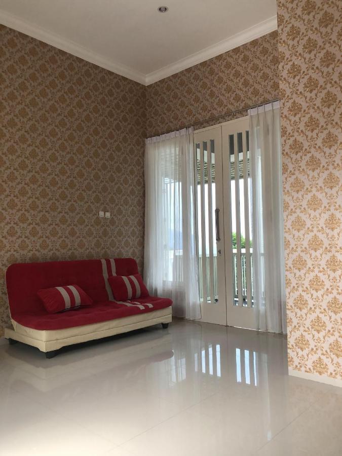 Villa Kusuma Hill A8 Бату Экстерьер фото