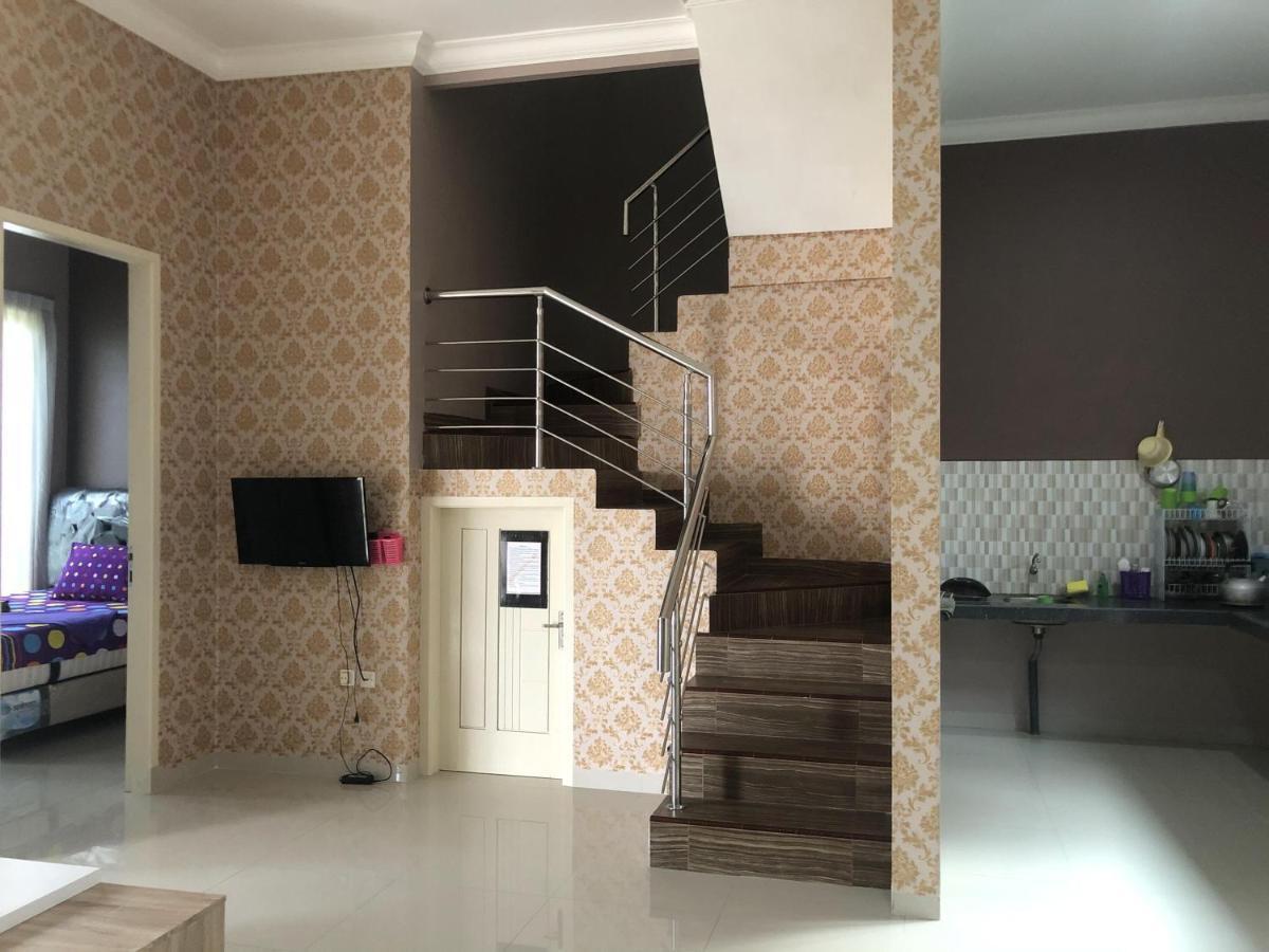 Villa Kusuma Hill A8 Бату Экстерьер фото