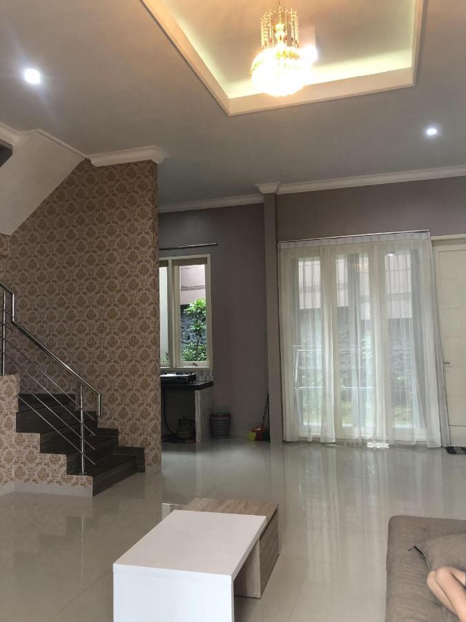 Villa Kusuma Hill A8 Бату Экстерьер фото