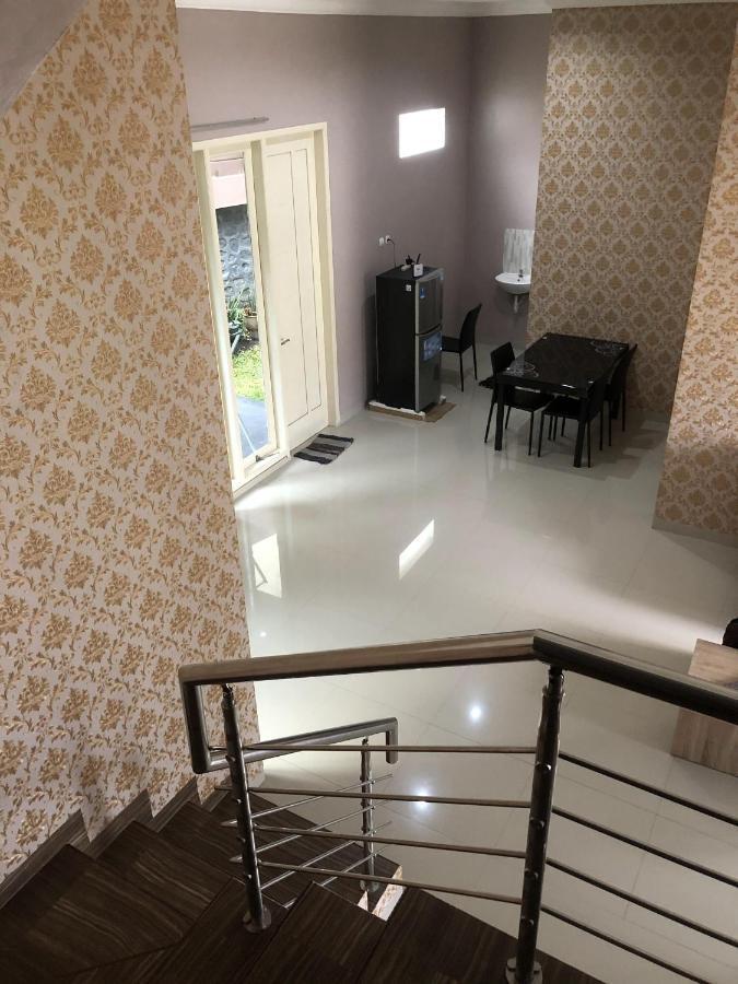 Villa Kusuma Hill A8 Бату Экстерьер фото