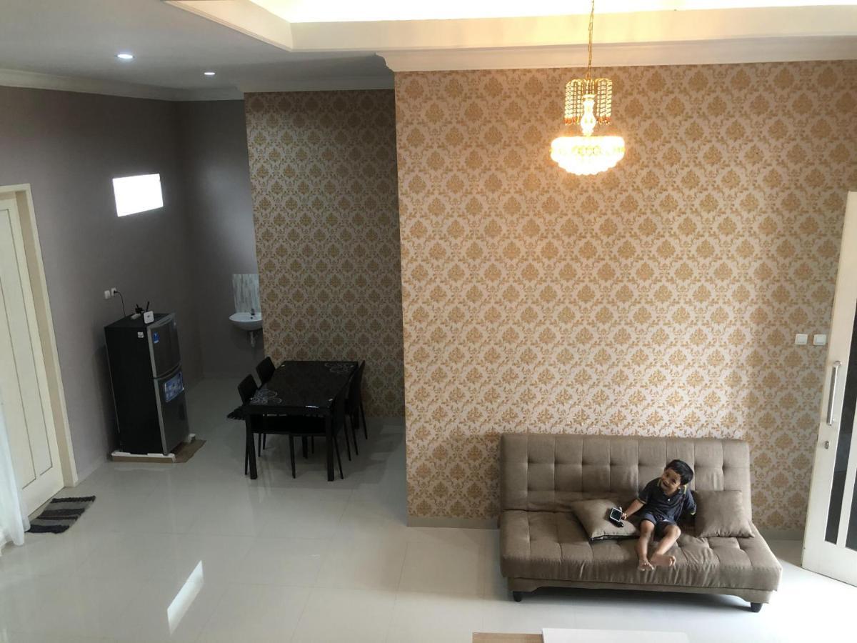 Villa Kusuma Hill A8 Бату Экстерьер фото