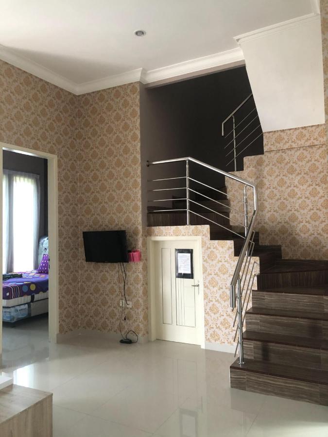 Villa Kusuma Hill A8 Бату Экстерьер фото