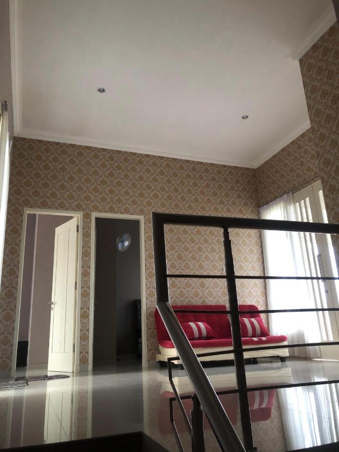 Villa Kusuma Hill A8 Бату Экстерьер фото