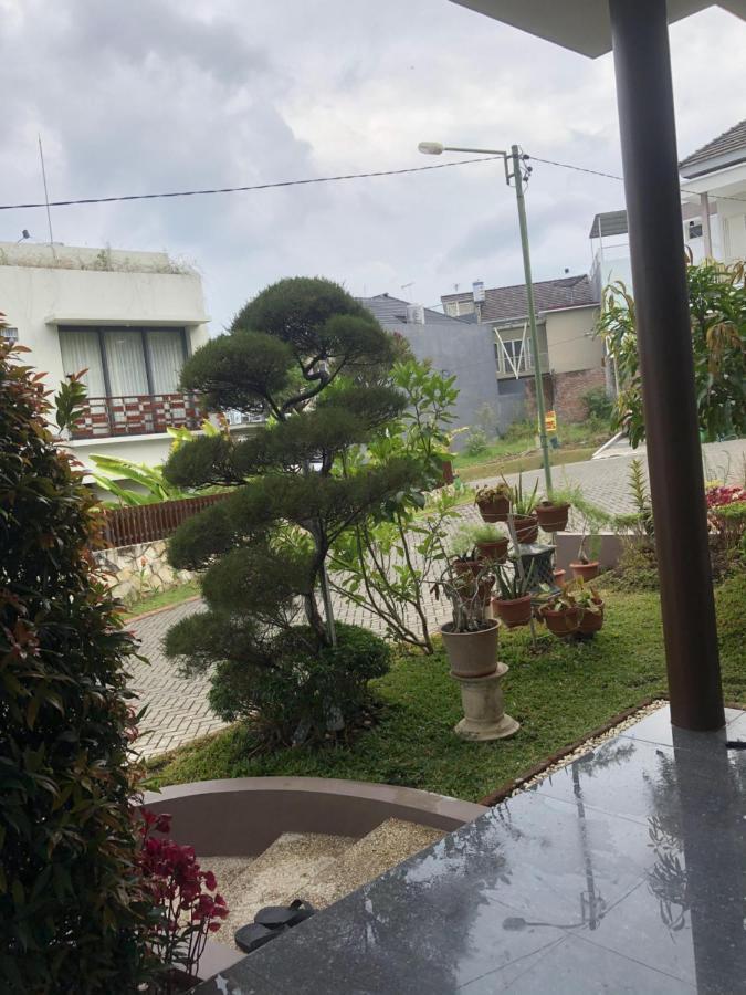 Villa Kusuma Hill A8 Бату Экстерьер фото