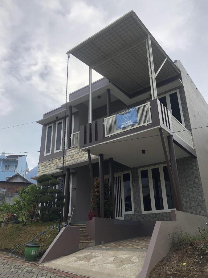 Villa Kusuma Hill A8 Бату Экстерьер фото