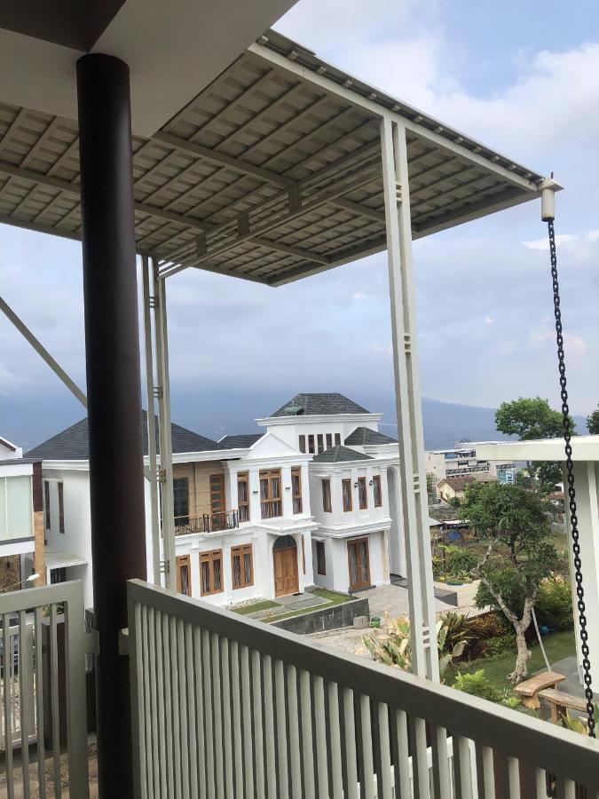 Villa Kusuma Hill A8 Бату Экстерьер фото