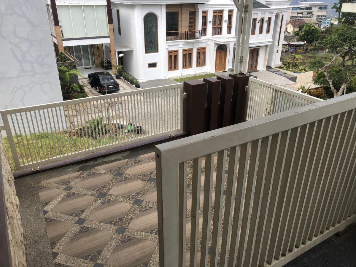 Villa Kusuma Hill A8 Бату Экстерьер фото